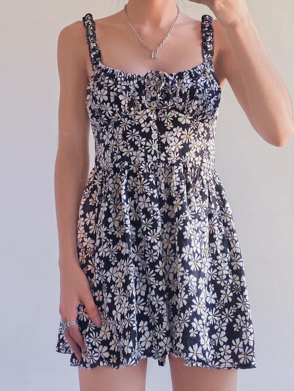 Urban Outfitters Tate Tie-Front Daisy Floral Garden Romper Size Small
